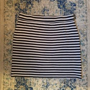 Fossil white/ black striped tube skirt